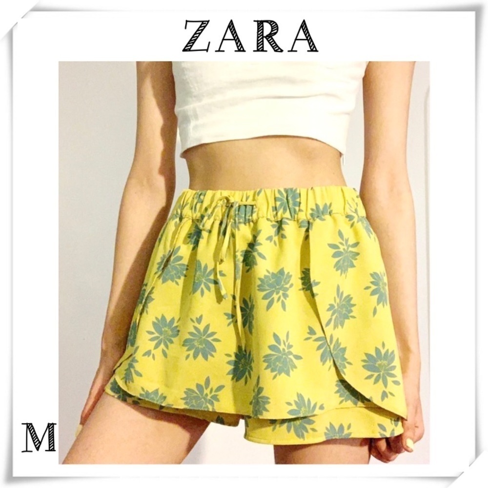 ZARA Trafaluc Floral Ruffle Shorts in Yellow & Blue Size M